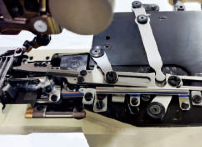 Computerized Small Mouth Horizontal Cylinder Type Three Needle Interlock Machine